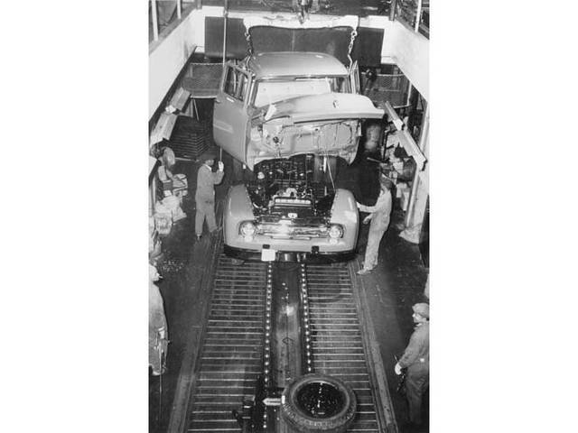 CLASSIC PHOTO, 1956 F100 ABOVE VIEW, ASSEMBLY LINE