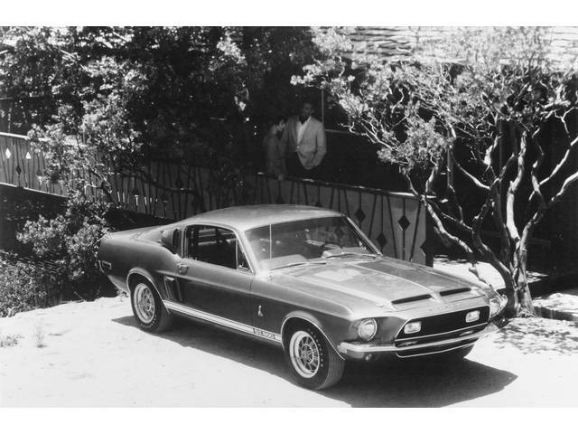 CLASSIC PHOTO, 1968 GT-500 FASTBACK WITH COUPLE